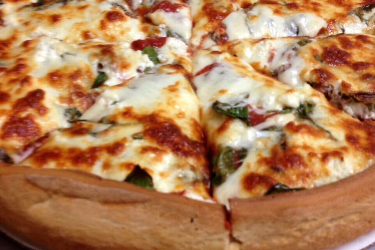 Photo of a pan pizza made by Nonno's